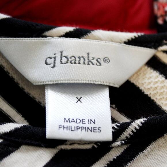 CJ Banks Short Sleeve Black and White Blouse Asymmetrical Design Size X - Picture 3 of 6